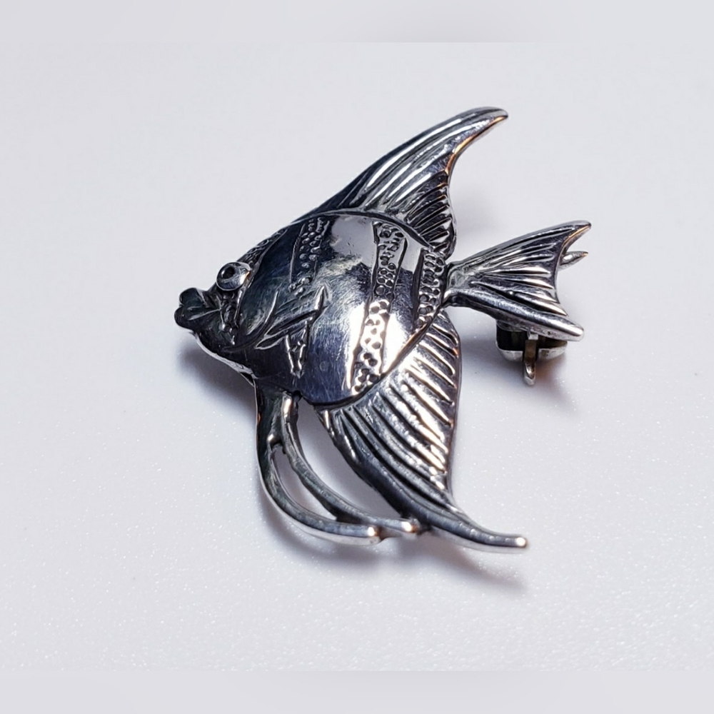 Vintage Sterling Silver 3D Engraved Intricate Angel Fish Brooch Pin